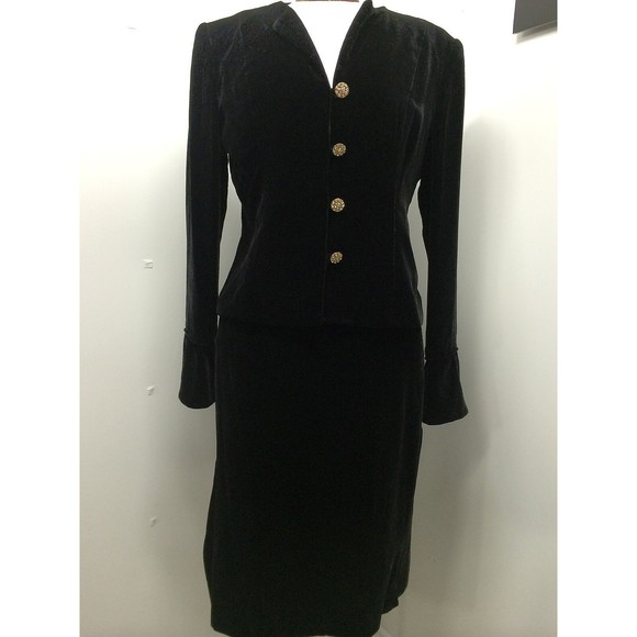 Bloomingdale's Dresses & Skirts - Bloomingdale's Vintage Women's Suit Black Velvet 2 Piece Skirt Suit Size 8